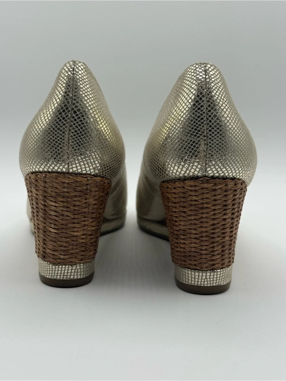 Naturalizer N5 Comfort Women’s Metallic Gold Peep Toe Wedge Pumps Textured Heel